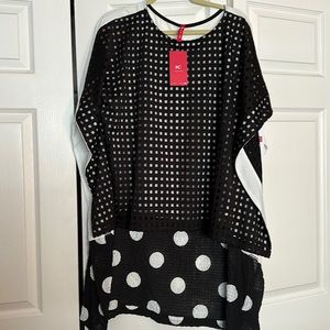 I see collection, black and white blouse with longer black and white hem.